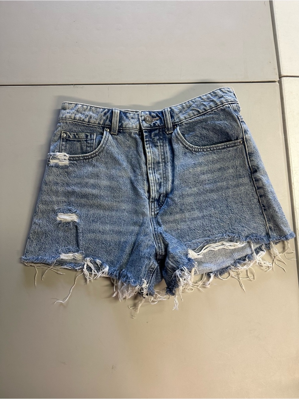 Zara Women’s Distressed Denim Shorts Sz 8
